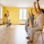 Gym pour seniors : entretenir ses articulations facilement avec cette gym sur chaise